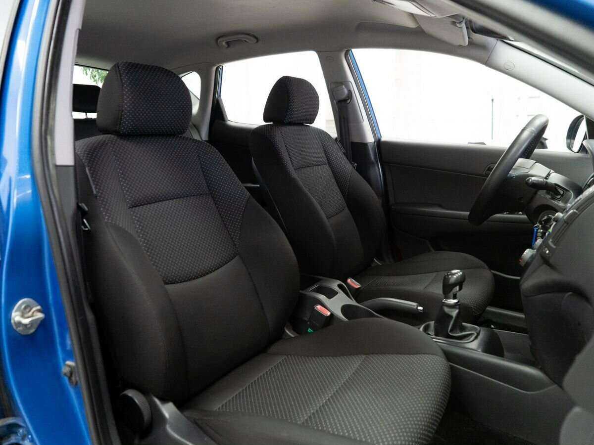 Hyundai i30, 2010 Фото №9
