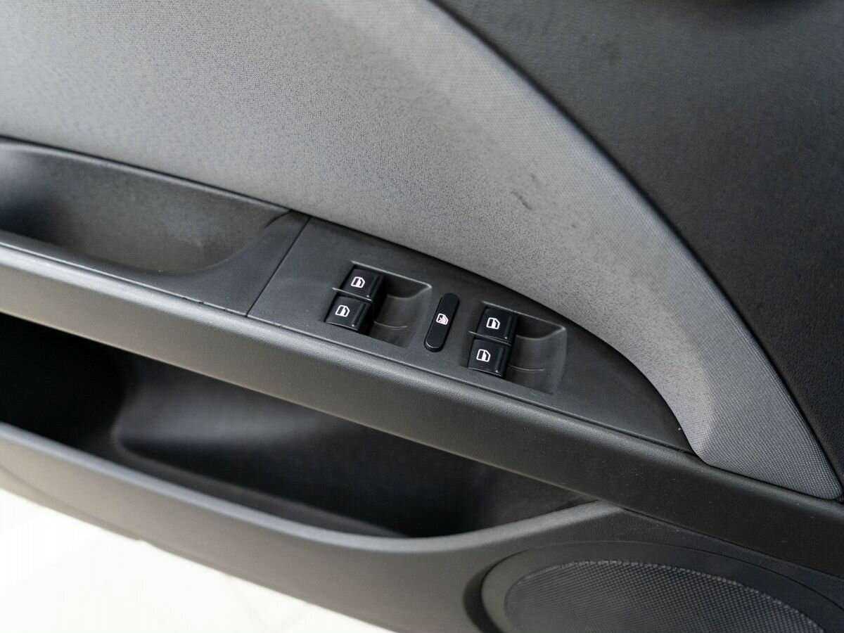 SEAT Leon, 2011 Фото №14