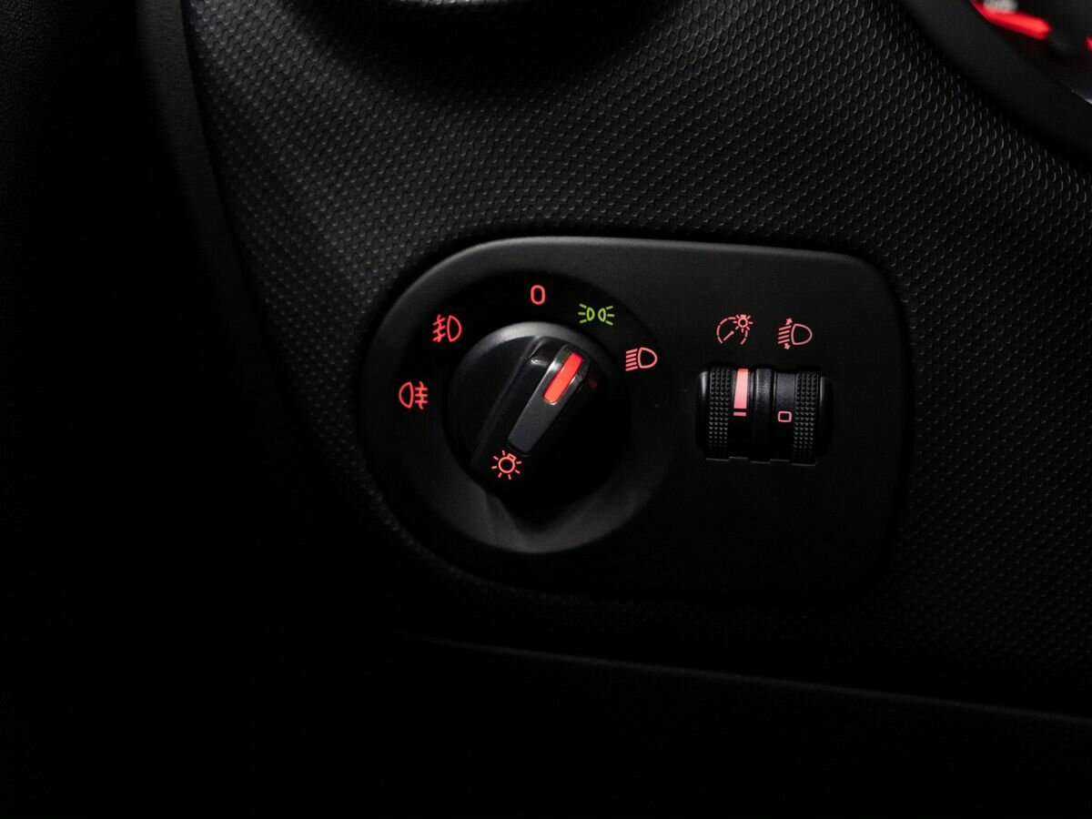 SEAT Leon, 2011 Фото №16