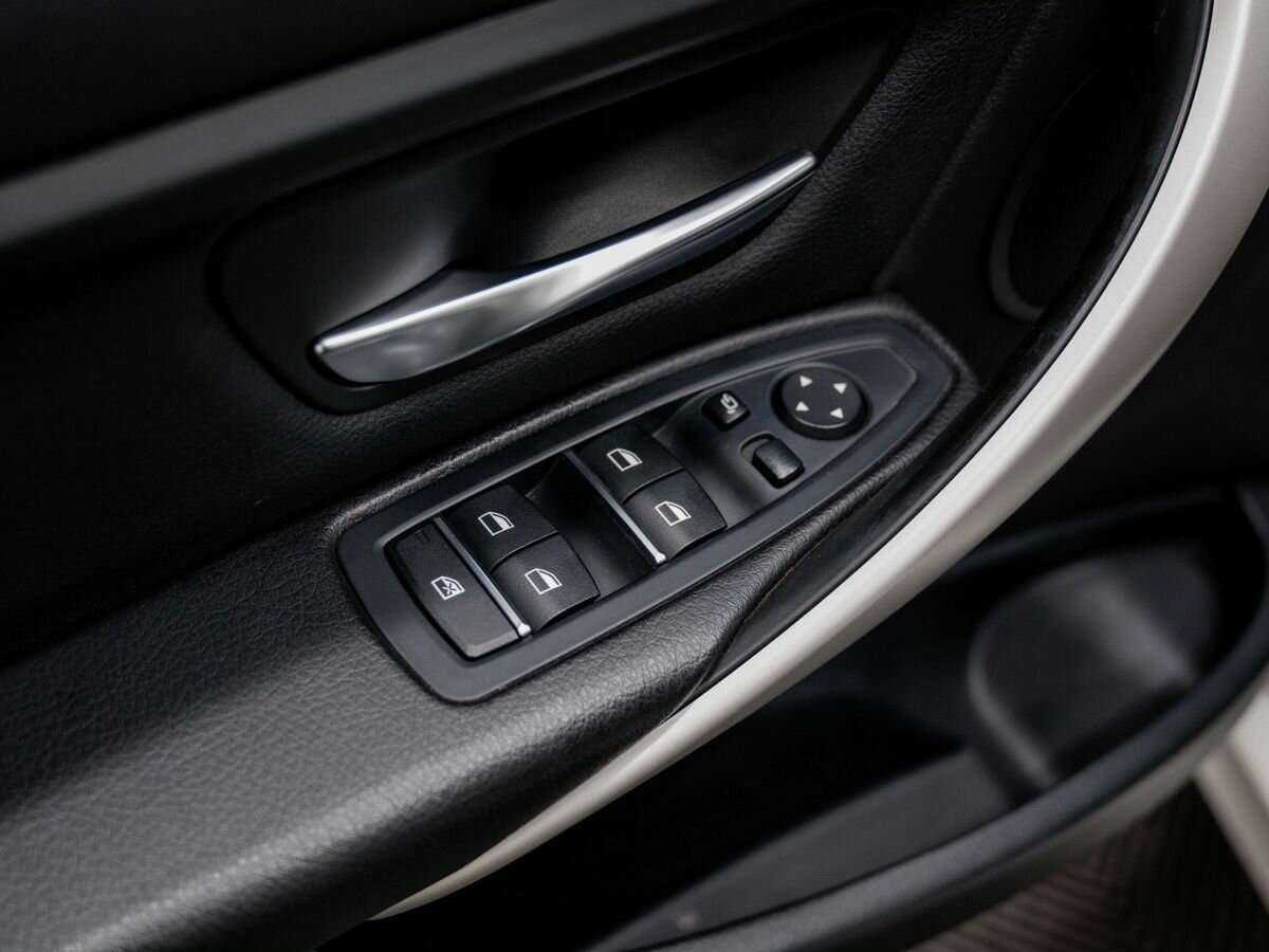 BMW 3 серии 318i, 2016 Фото №15