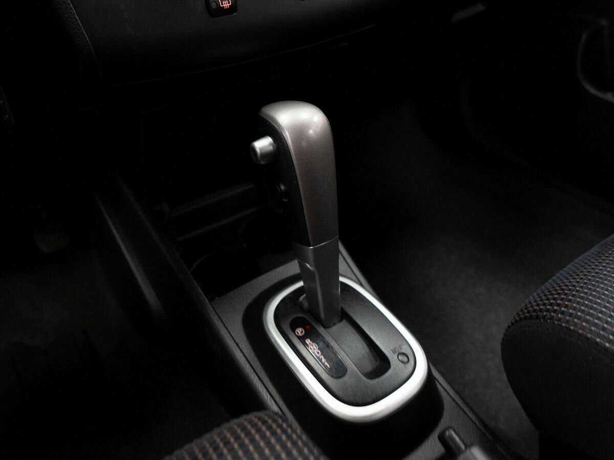 Nissan Tiida, 2011 Фото №16