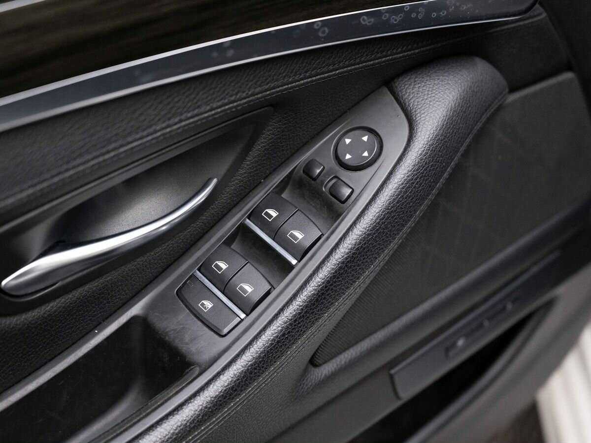 BMW 5 серии 530d xDrive, 2016 Фото №20