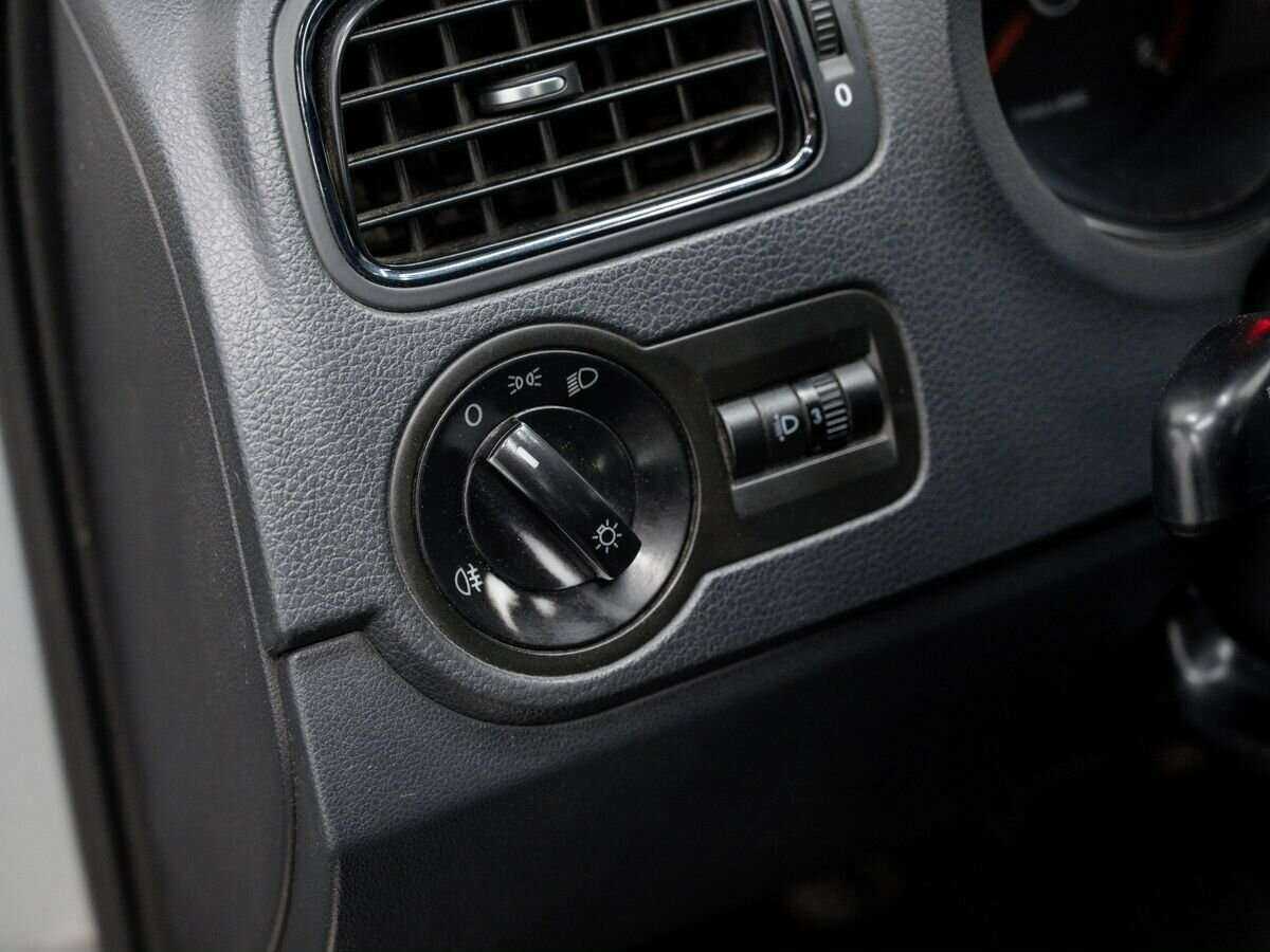 Volkswagen Polo, 2010 Фото №14