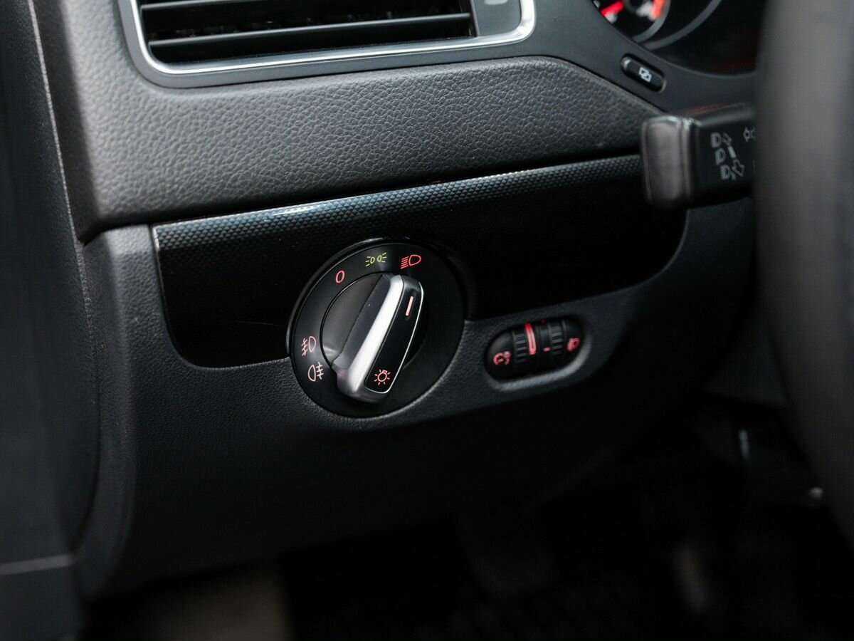 Volkswagen Jetta, 2011 Фото №15