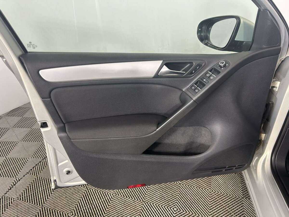 Volkswagen Golf, 2010 Фото №7