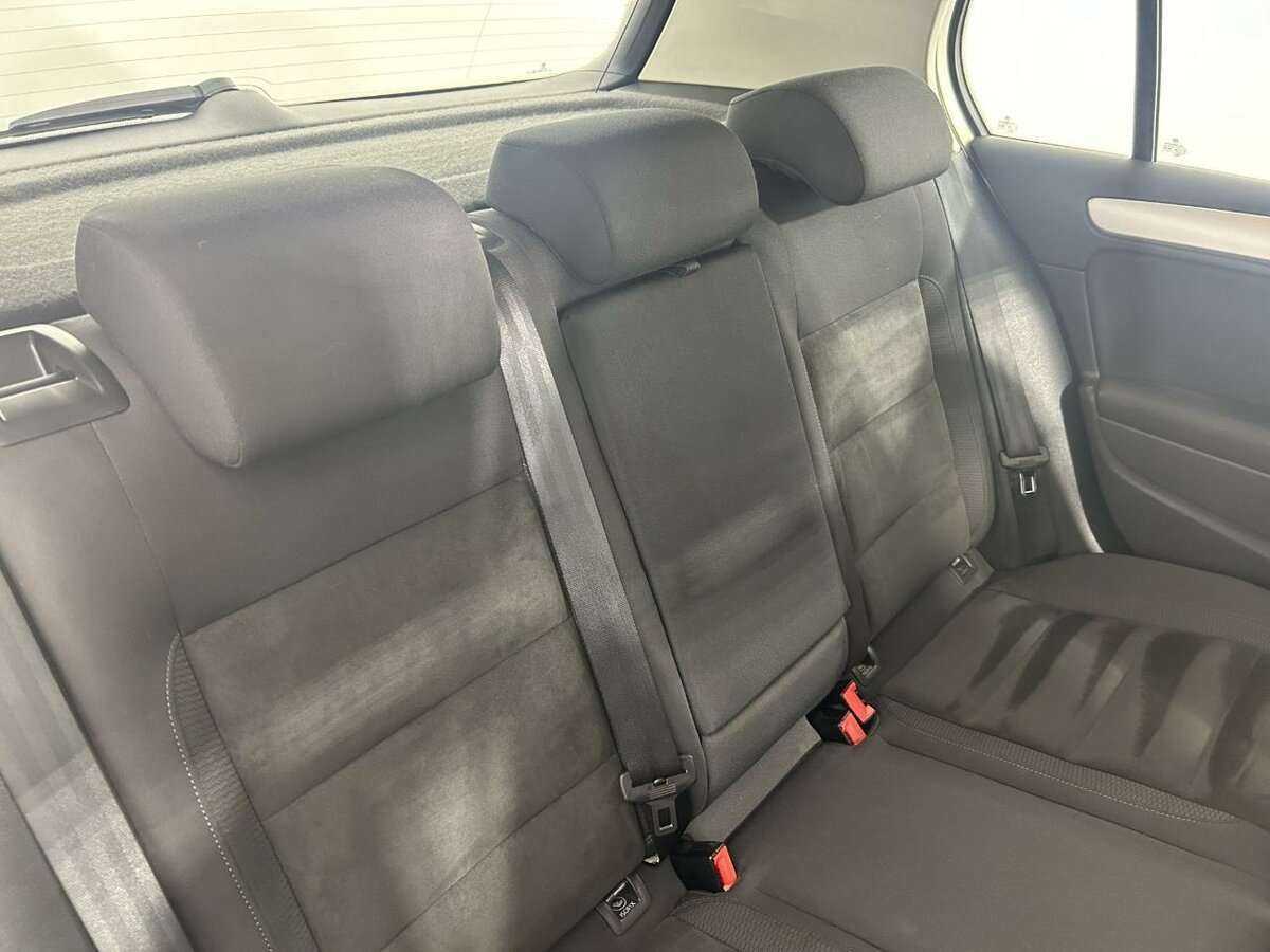 Volkswagen Golf, 2010 Фото №14