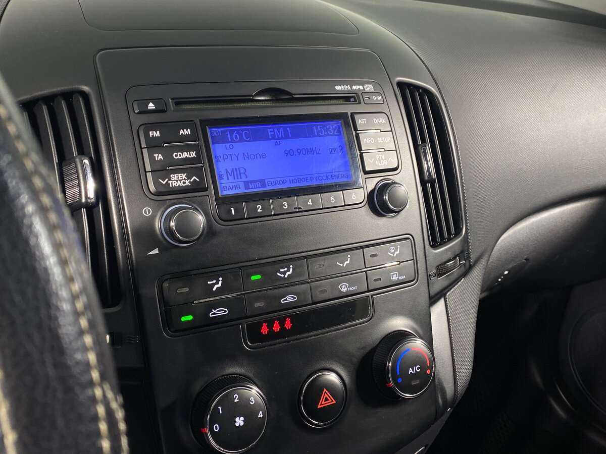 Hyundai i30, 2010 Фото №10