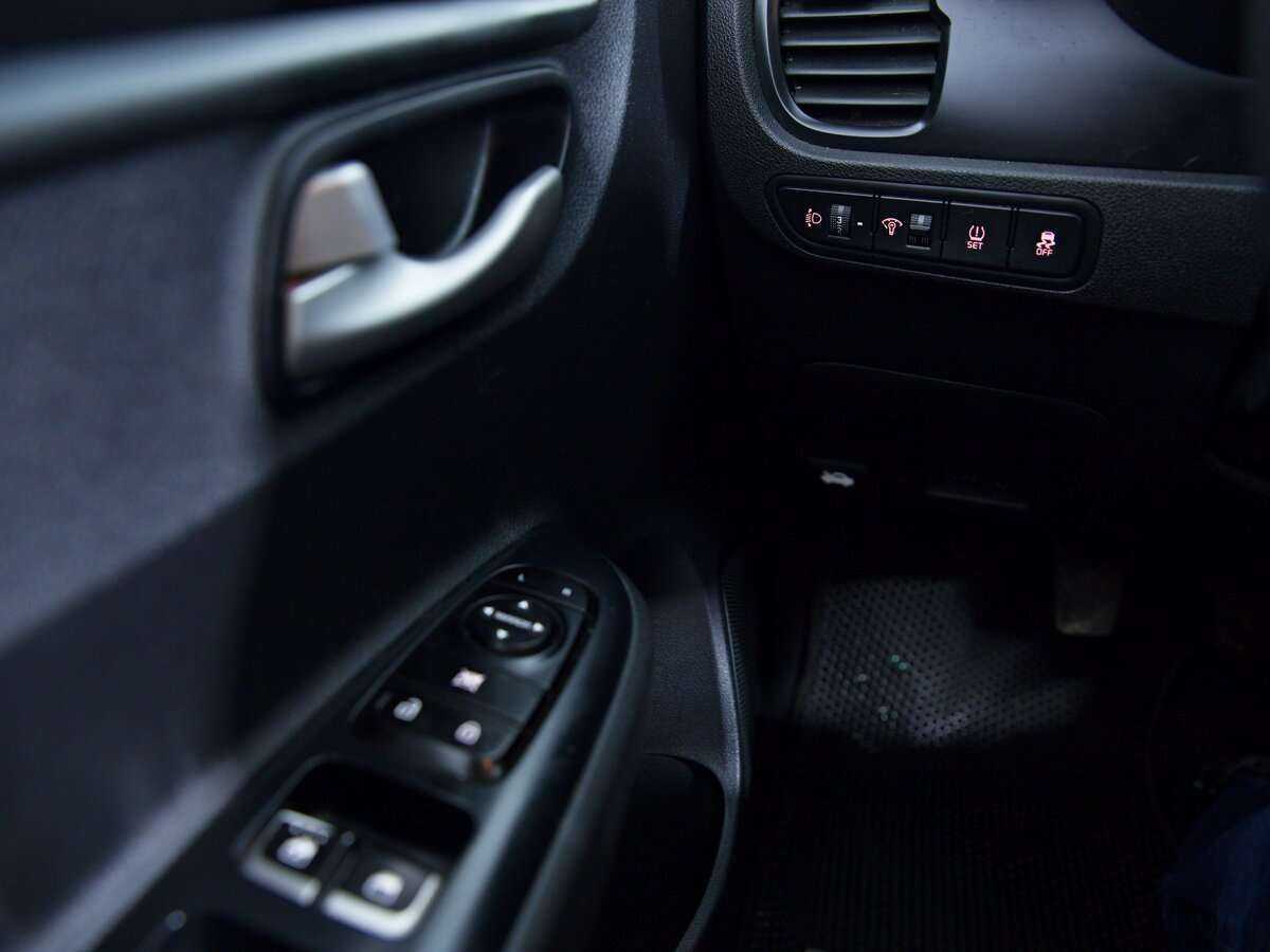 Kia Rio, 2017 Фото №16