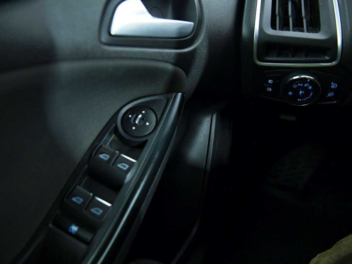 Ford Focus, 2011 Фото №12