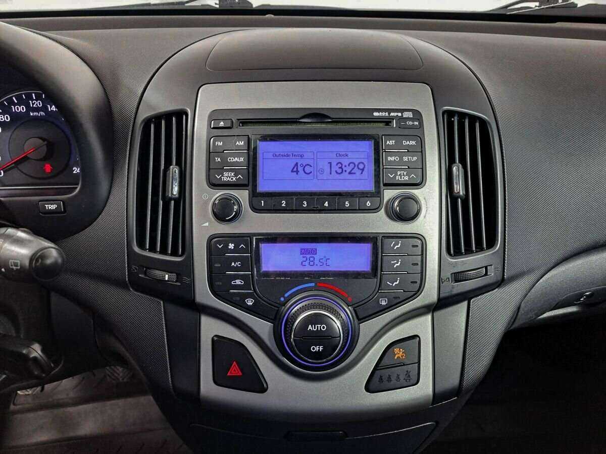 Hyundai i30, 2010 Фото №15