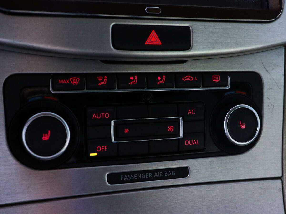 Volkswagen Passat CC, 2011 Фото №18