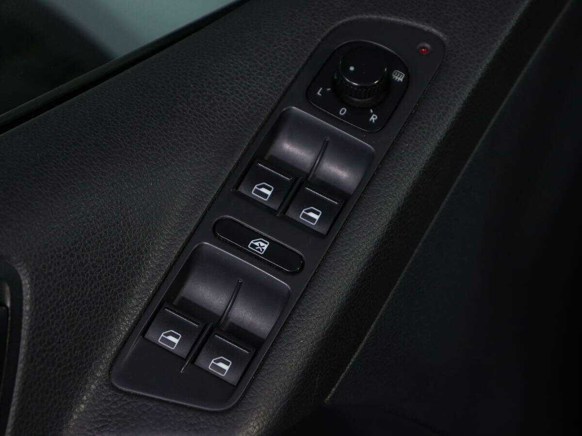 Volkswagen Tiguan, 2011 Фото №15