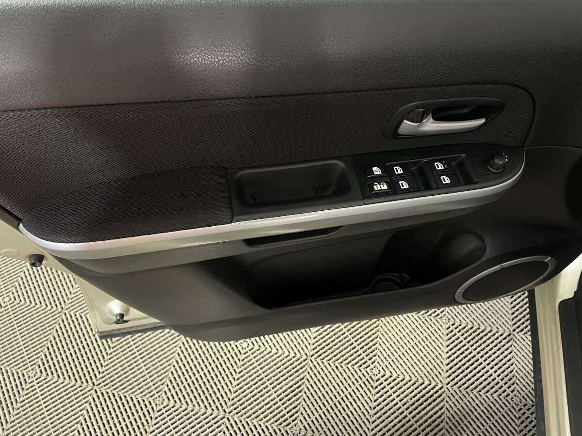 Suzuki Grand Vitara, 2010 Фото №7