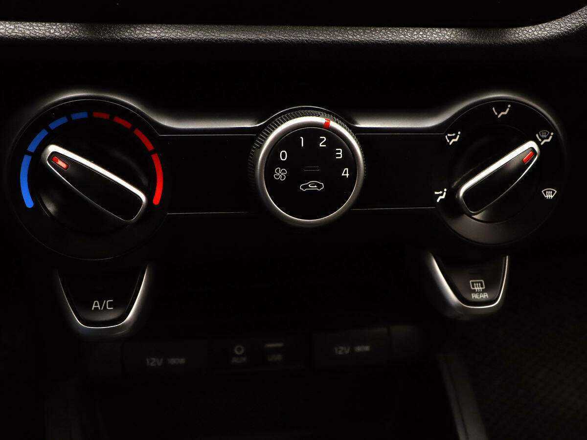 Kia Rio, 2018 Фото №18