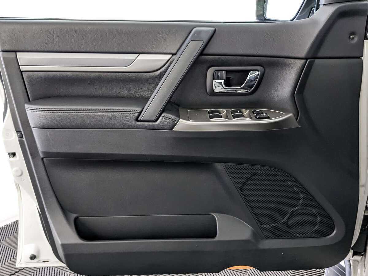 Mitsubishi Pajero, 2021 Фото №15