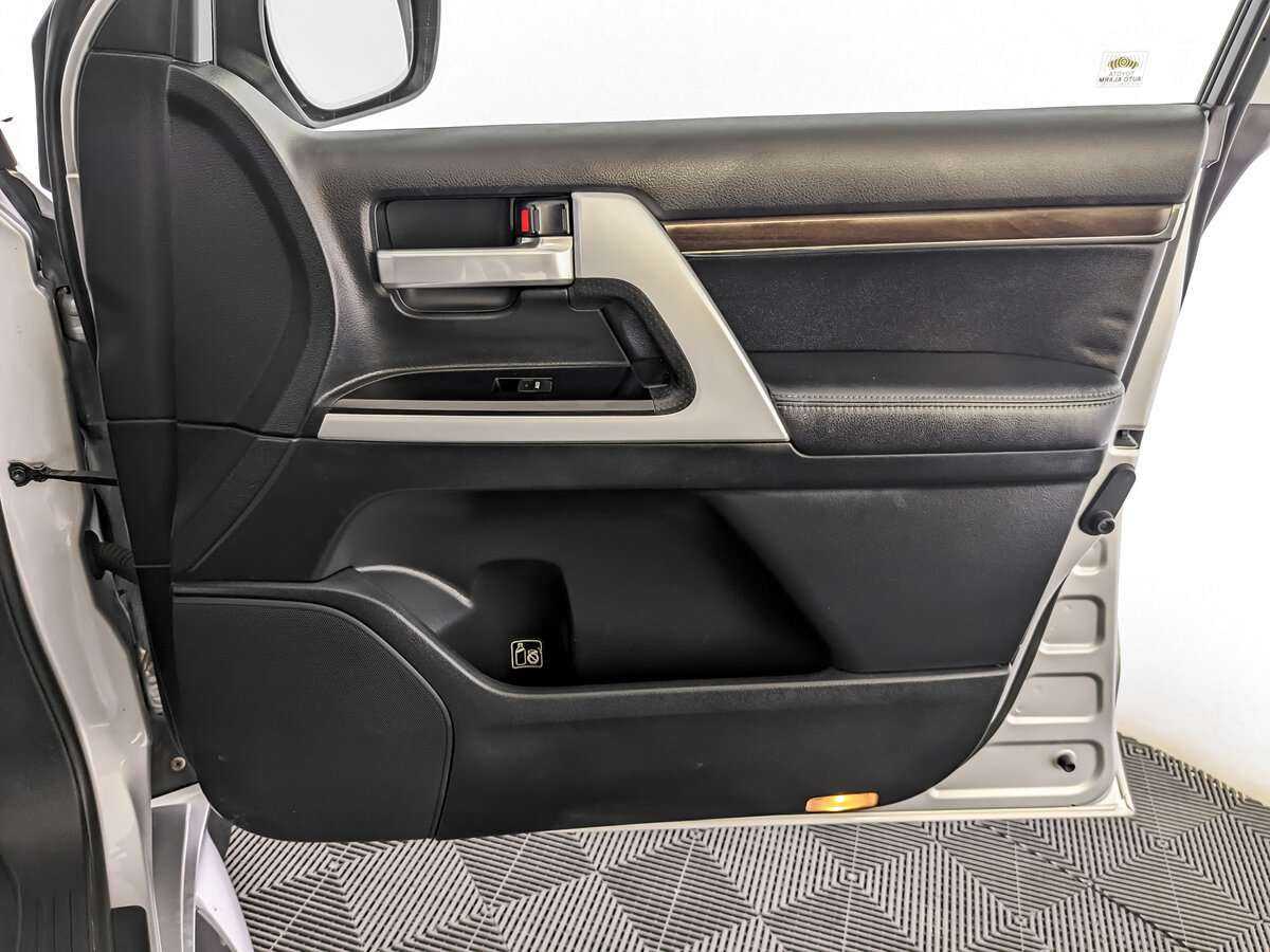 Toyota Land Cruiser, 2018 Фото №21