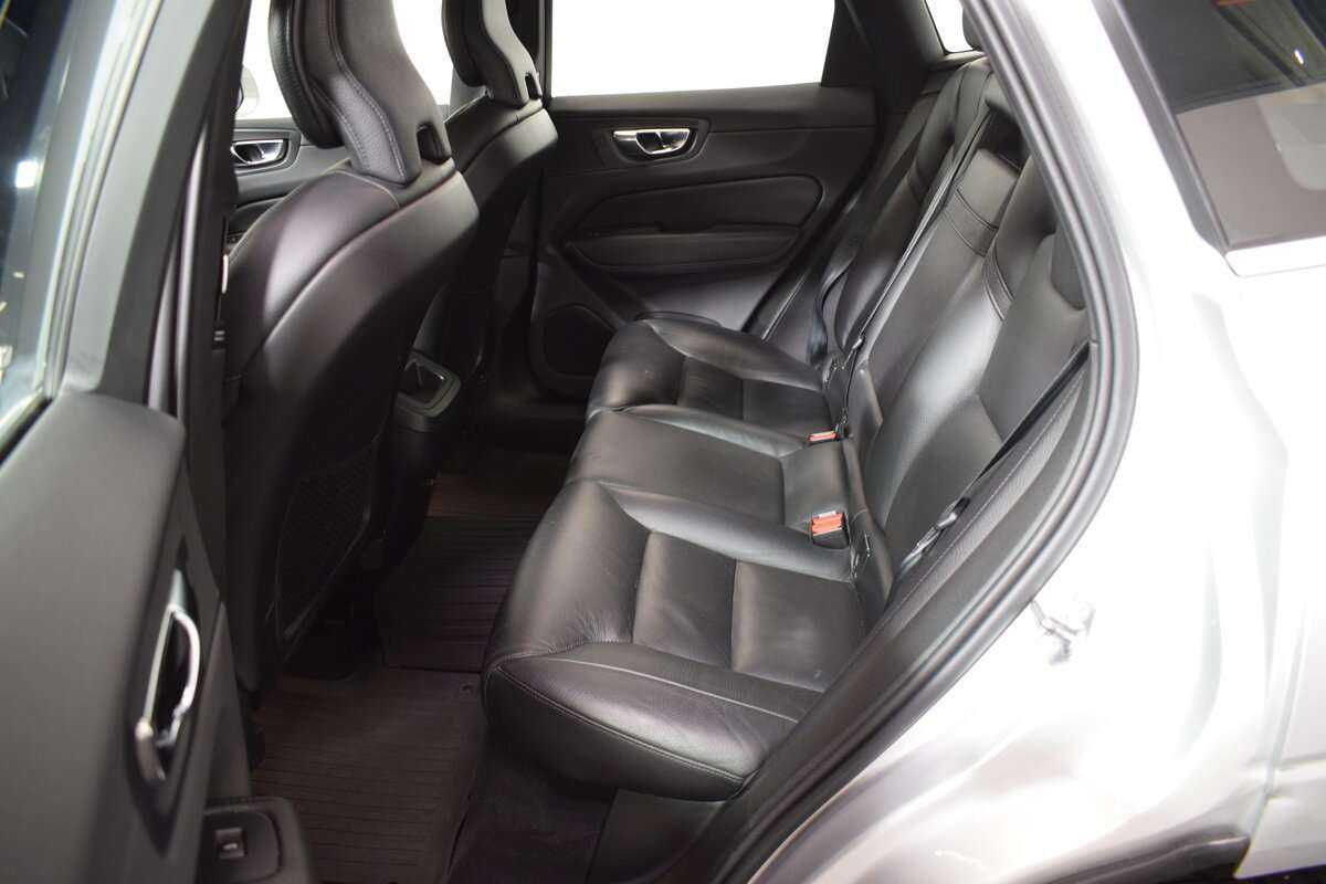 Volvo XC60, 2020 Фото №12