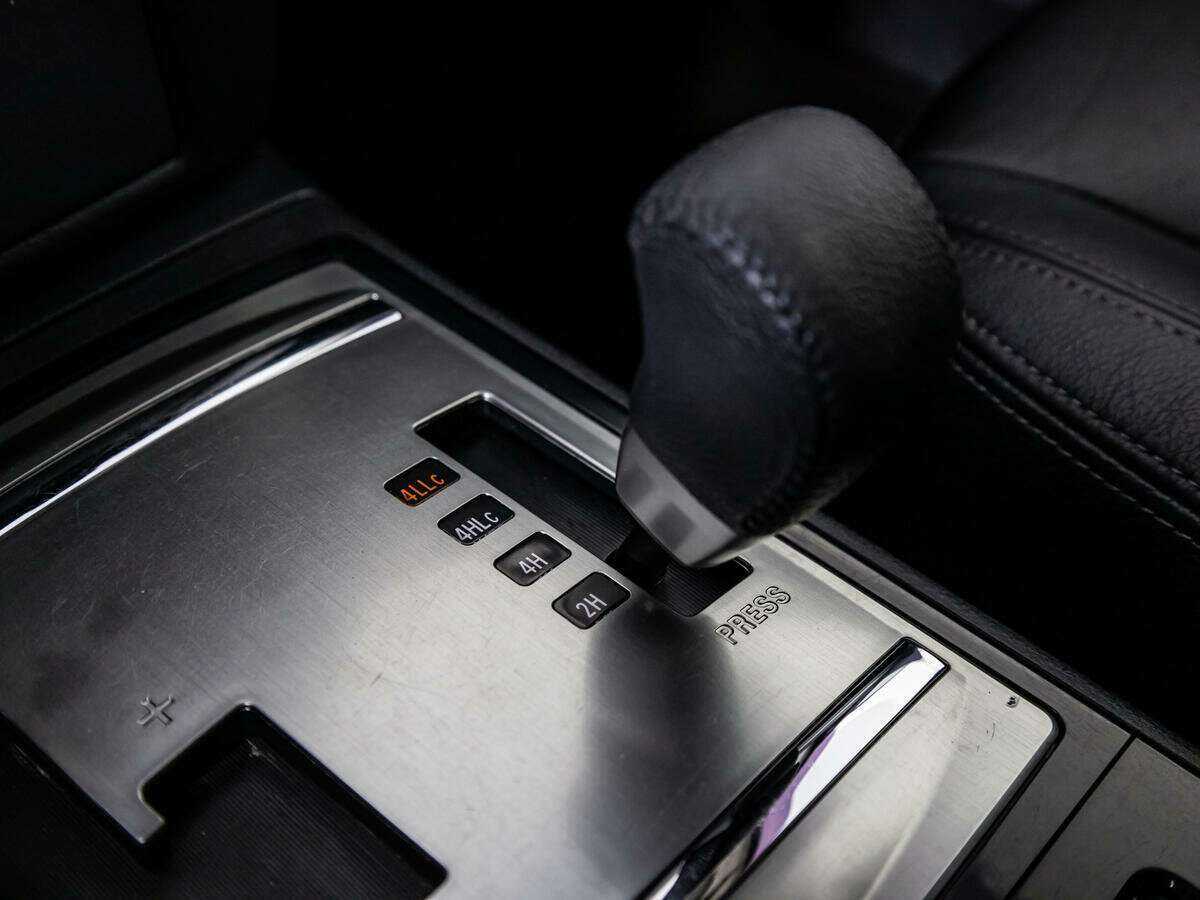 Mitsubishi Pajero, 2015 Фото №17