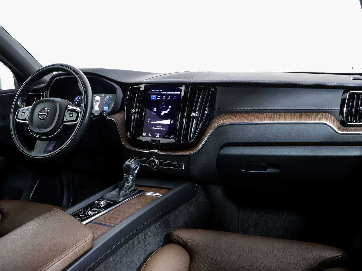 Volvo XC60, 2021 Фото №8