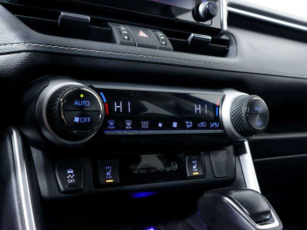 Toyota RAV4, 2021 Фото №16