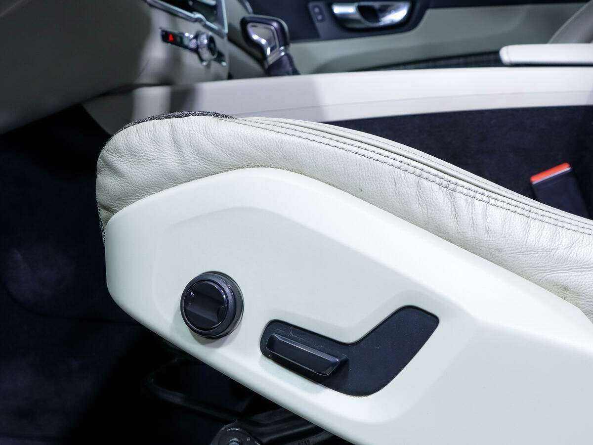 Volvo XC60, 2018 Фото №18