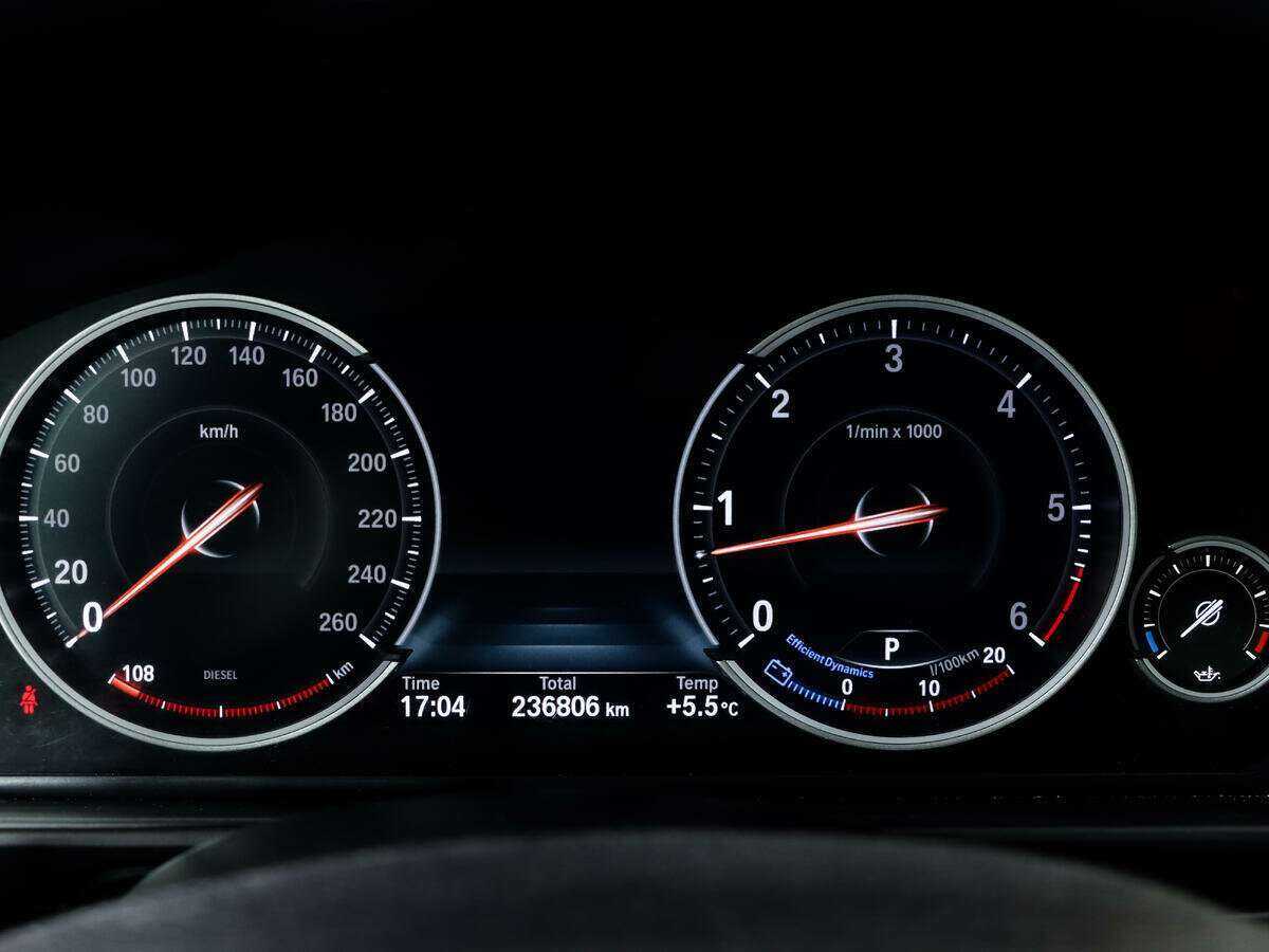 BMW 5 серии 530d xDrive, 2013 Фото №24