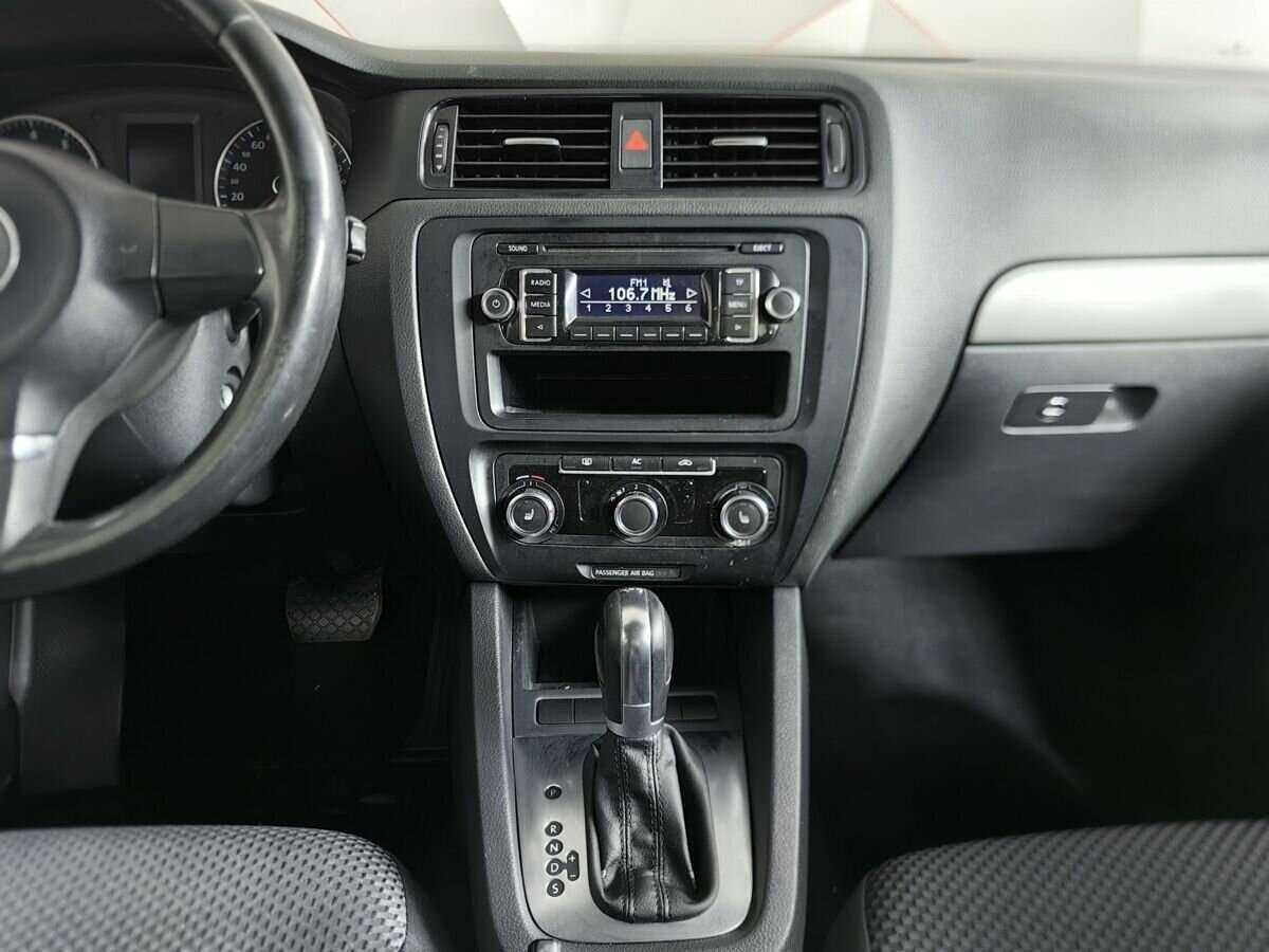 Volkswagen Jetta, 2011 Фото №11