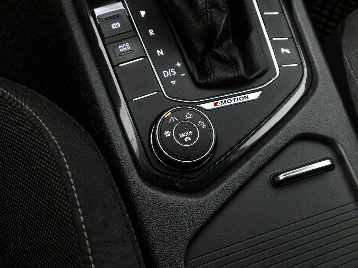 Volkswagen Tiguan, 2018 Фото №18