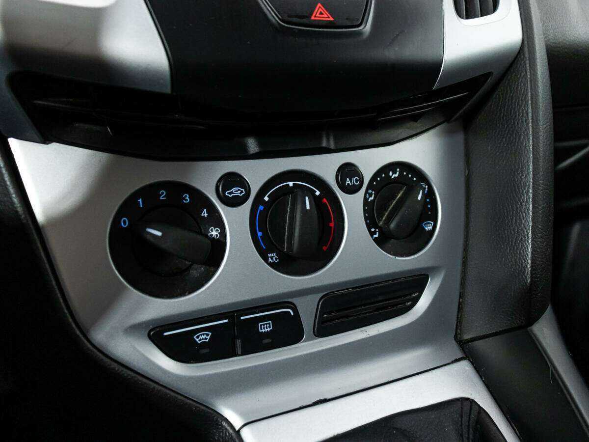 Ford Focus, 2011 Фото №15