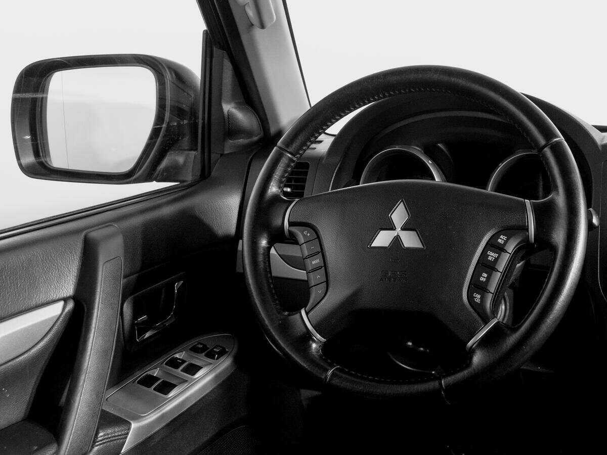 Mitsubishi Pajero, 2011 Фото №15