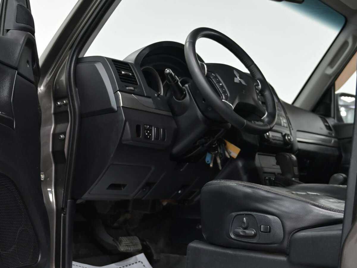 Mitsubishi Pajero, 2010 Фото №9