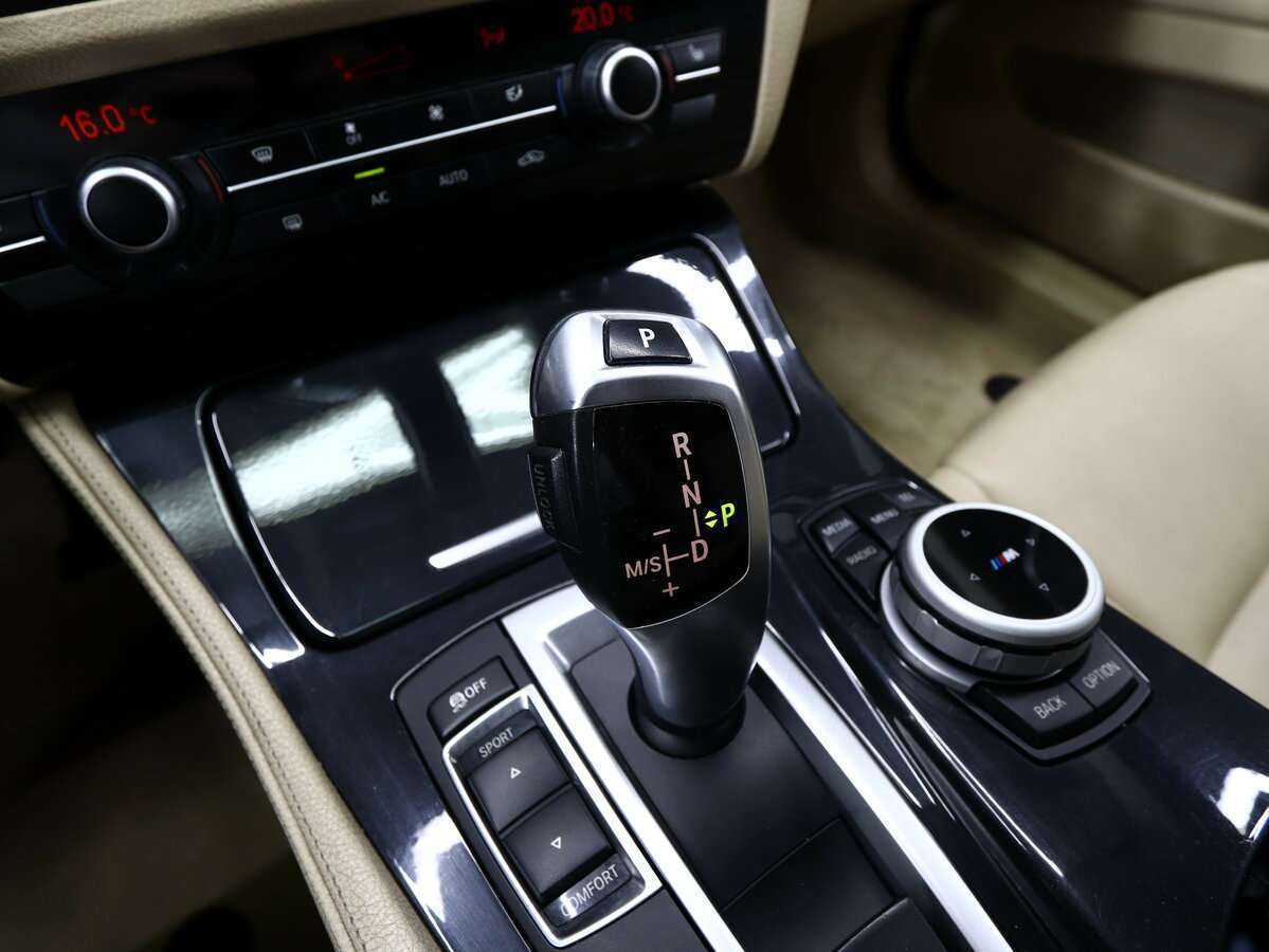 BMW 5 серии 520i, 2012 Фото №21