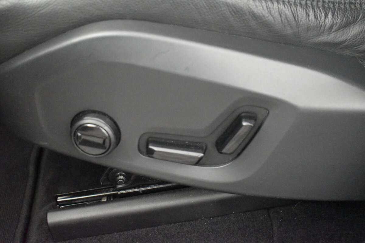 Volvo XC60, 2020 Фото №10