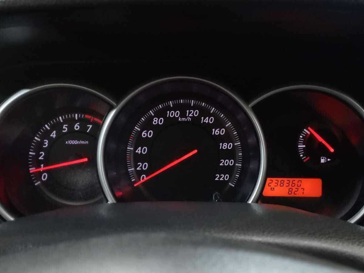 Nissan Tiida, 2011 Фото №12