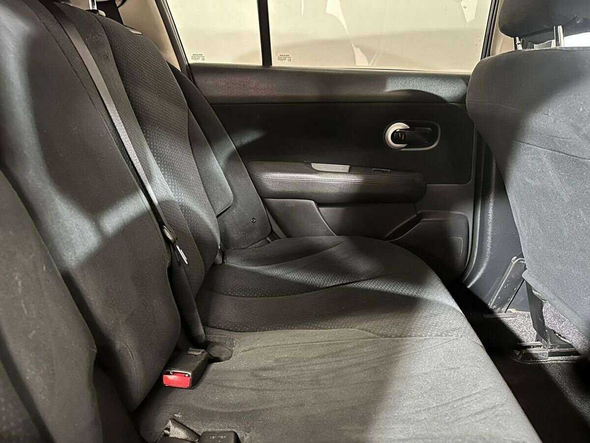 Nissan Tiida, 2010 Фото №11