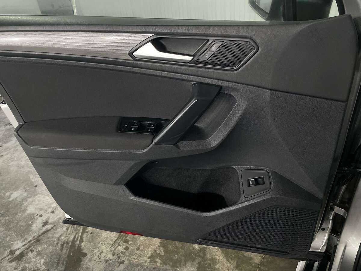 Volkswagen Tiguan, 2019 Фото №22
