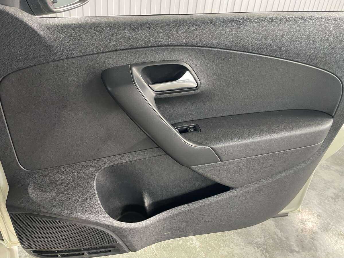 Volkswagen Polo, 2011 Фото №18