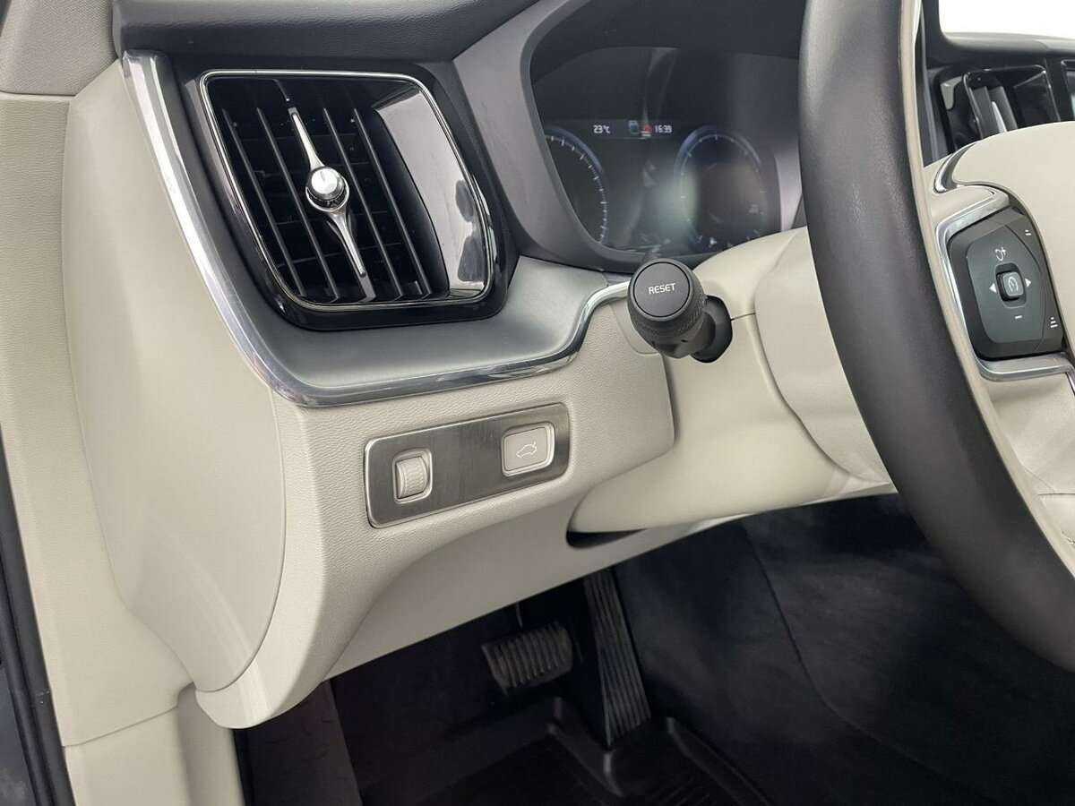 Volvo XC60, 2021 Фото №9