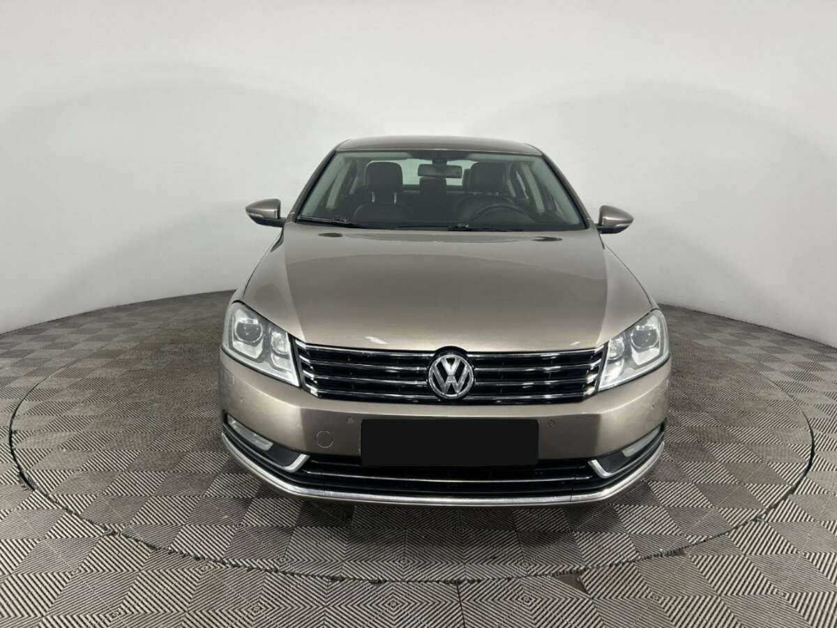 Volkswagen Passat, 2011 - 193 637 км. | Фото №2