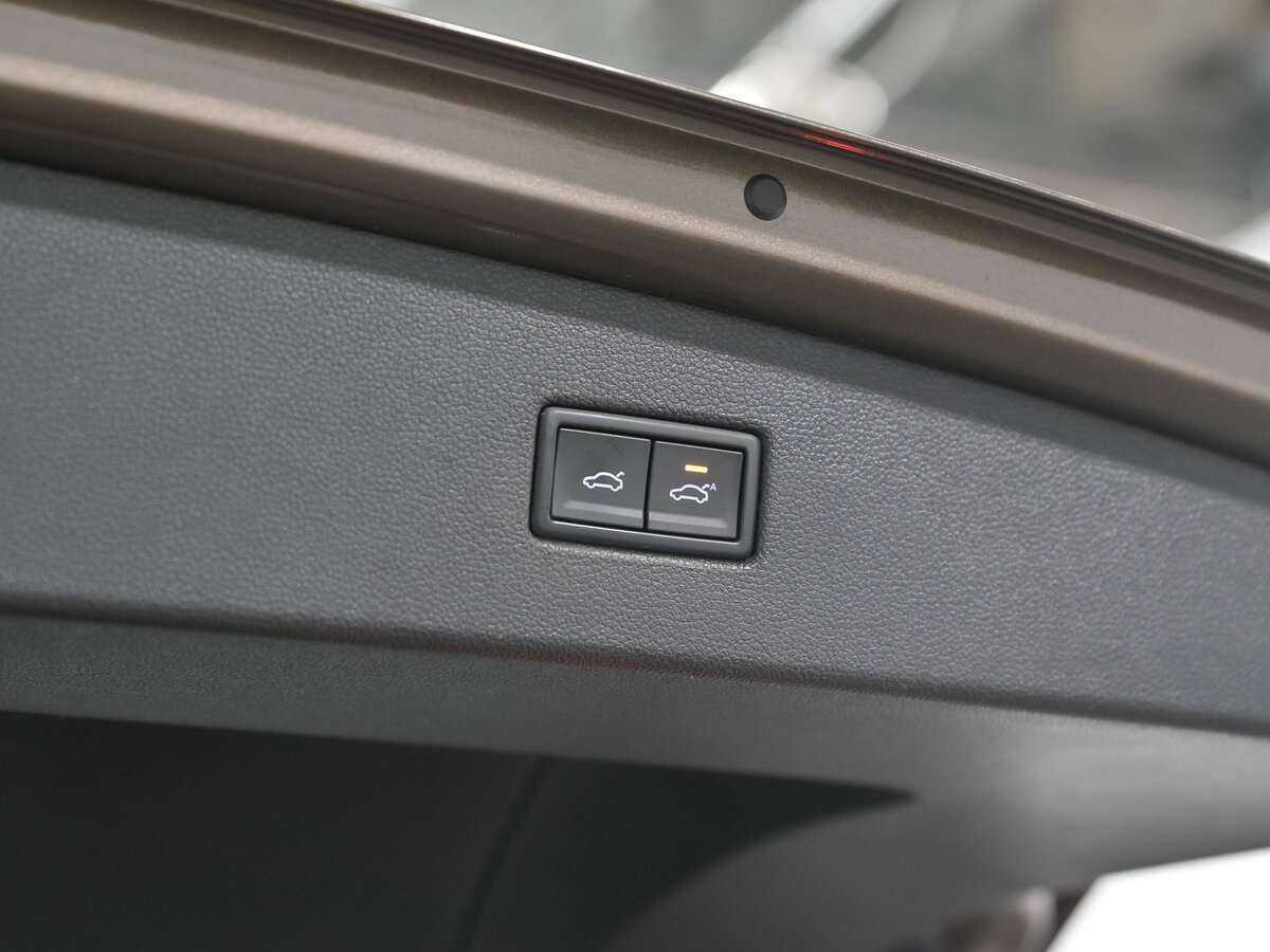 Volkswagen Tiguan, 2018 Фото №17