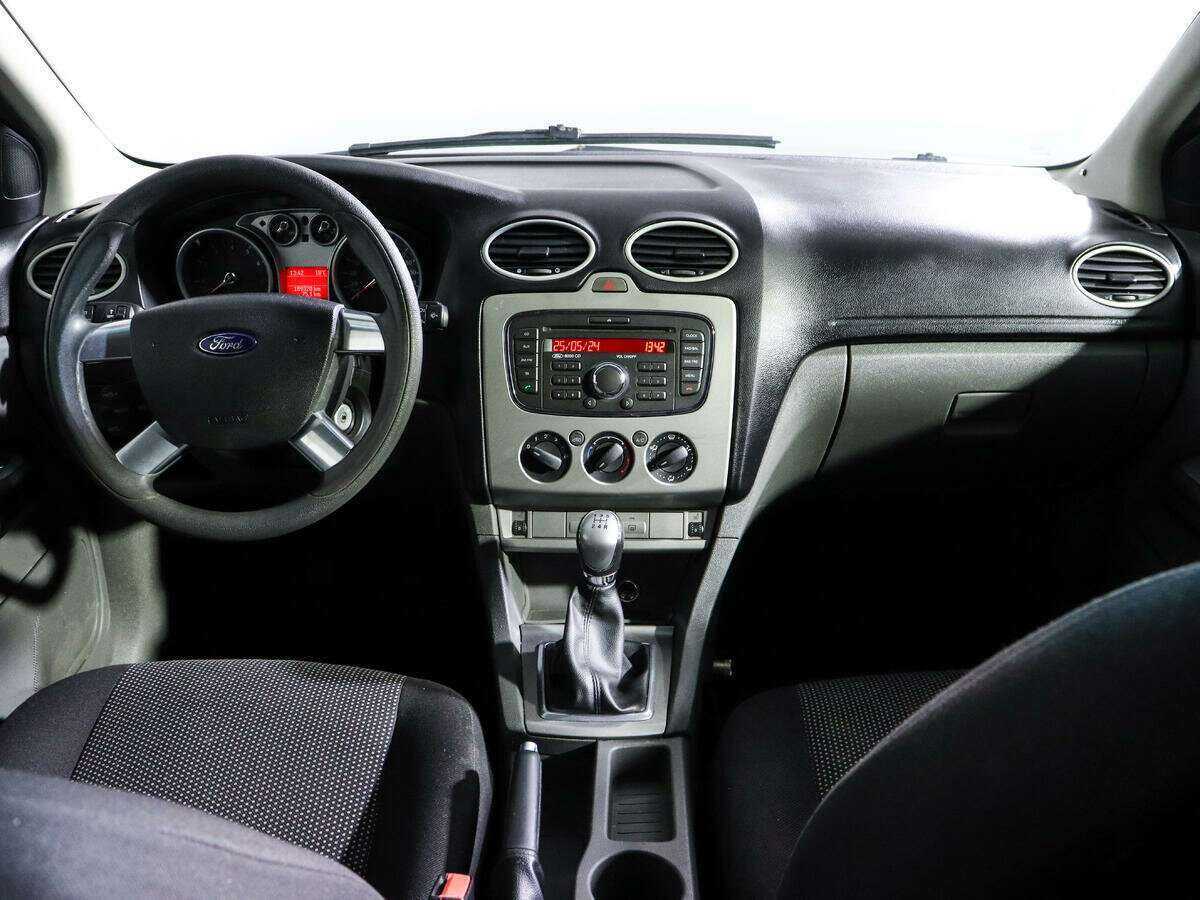 Ford Focus, 2010 Фото №10