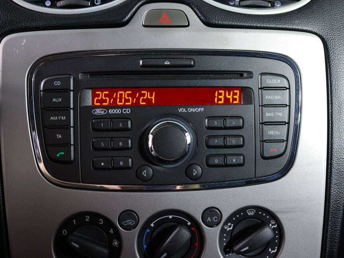 Ford Focus, 2010 Фото №16