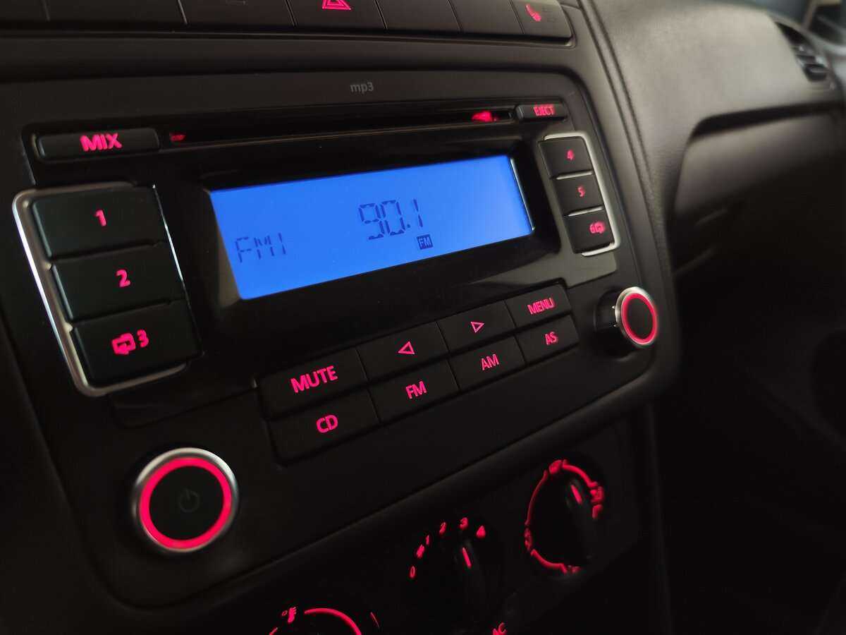 Volkswagen Polo, 2011 Фото №11