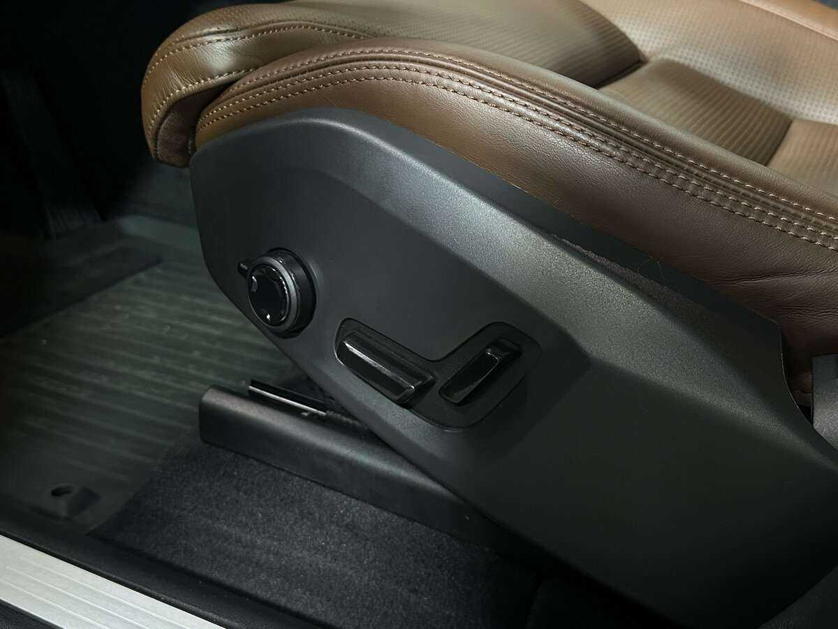 Volvo XC60, 2019 Фото №25