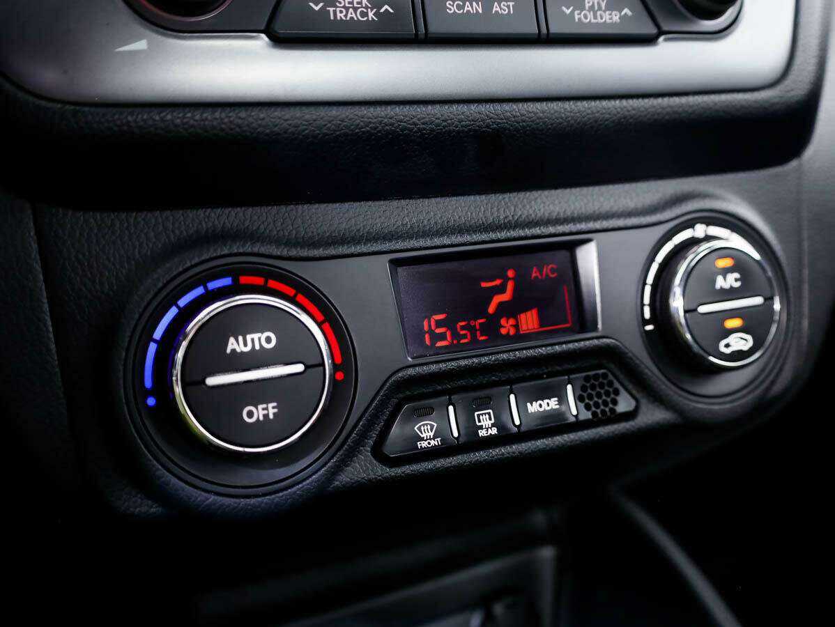 Kia Rio 5-speed, 2011 Фото №14