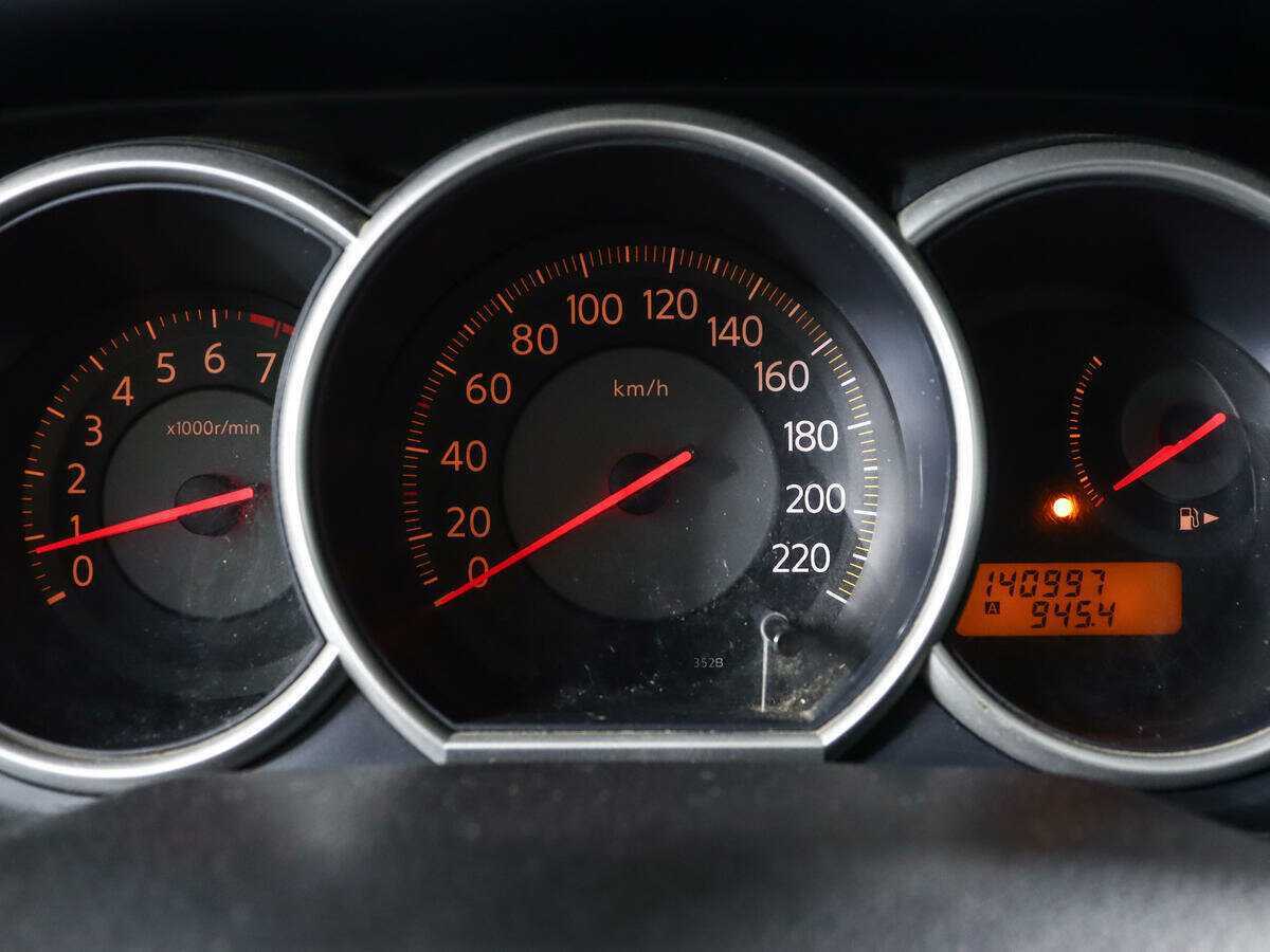 Nissan Tiida, 2010 Фото №9