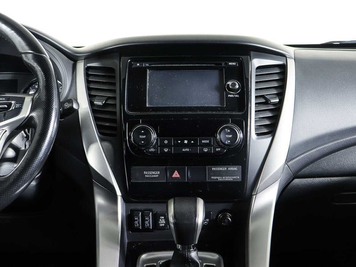 Mitsubishi Pajero Sport, 2016 Фото №12
