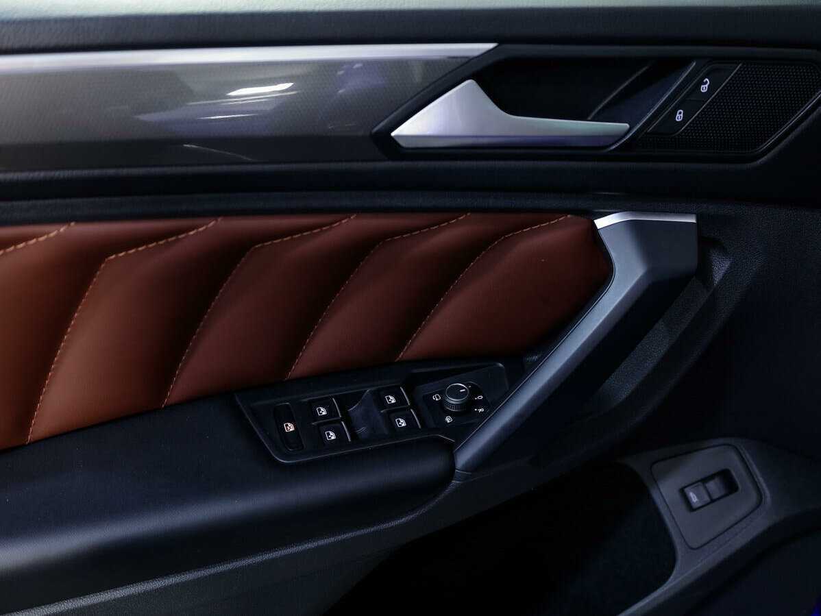 Volkswagen Tiguan, 2018 Фото №14