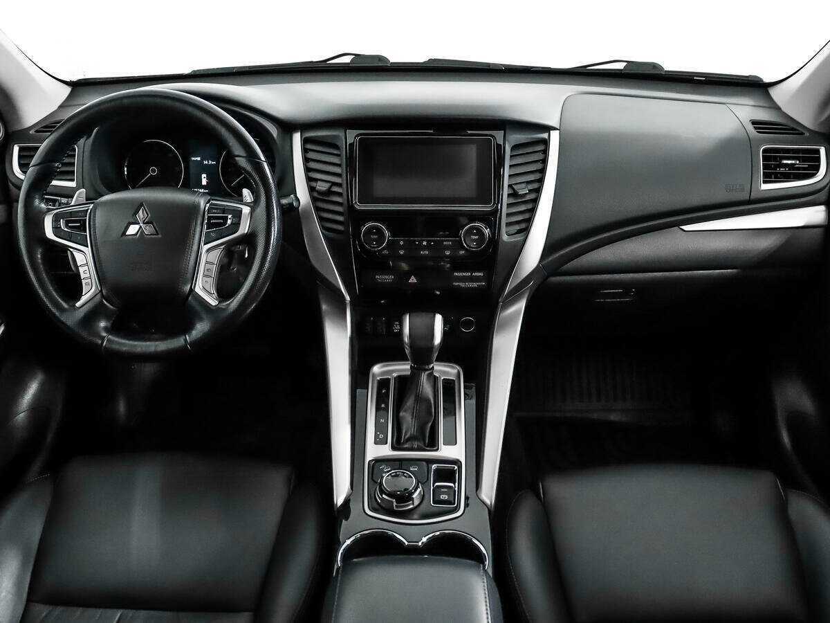 Mitsubishi Pajero Sport, 2017 Фото №14