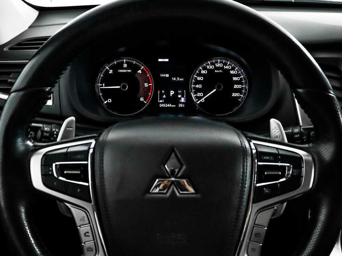 Mitsubishi Pajero Sport, 2017 Фото №19